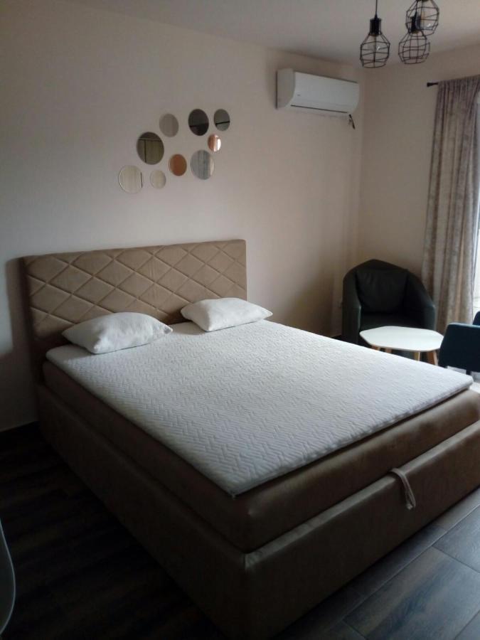 Apartment Petra Teodo Esterno foto