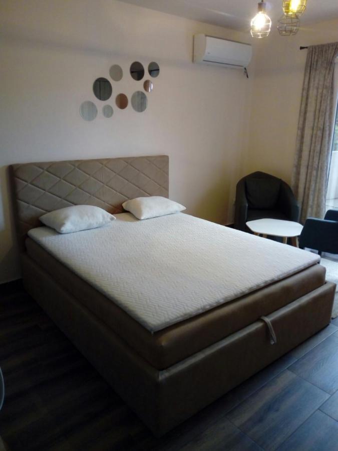 Apartment Petra Teodo Esterno foto